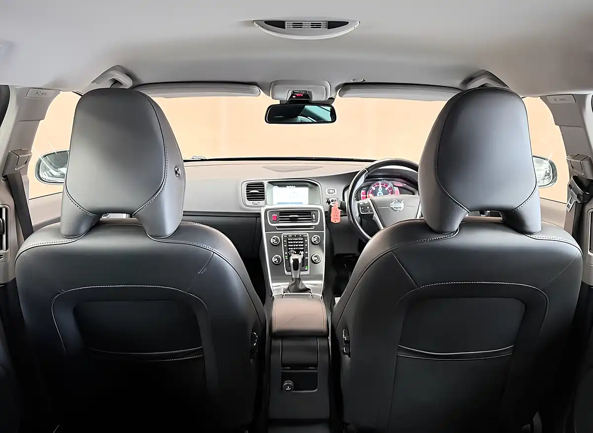 Used 2014 Volvo V60 Se Lux Nav Blue - Interior and Exterior details 16