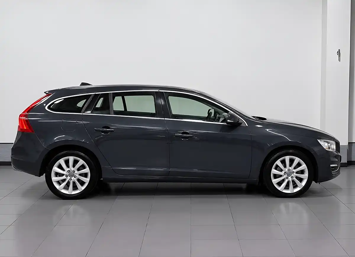 Used 2014 Volvo V60 Se Lux Nav Blue - Interior and Exterior details 3