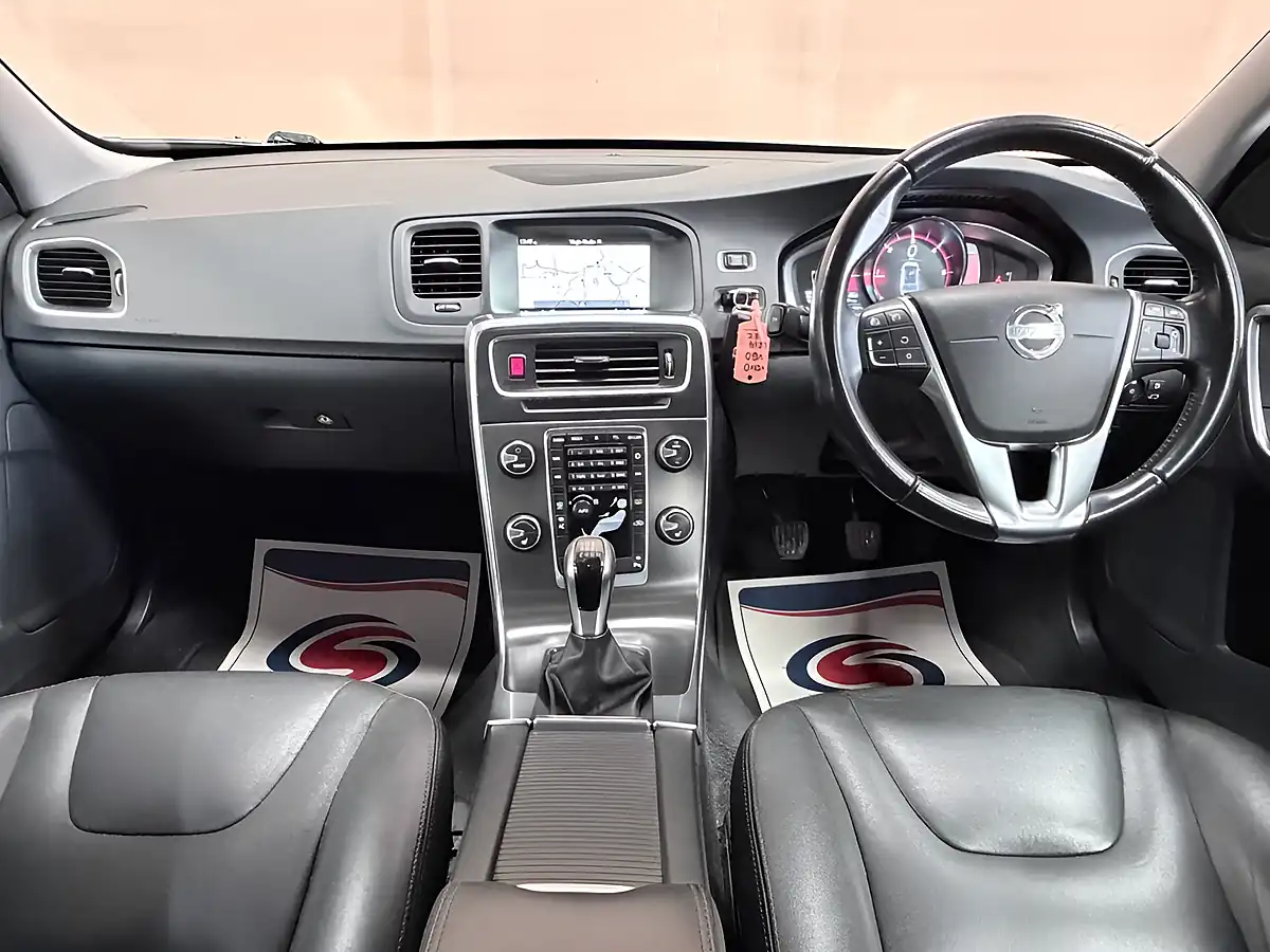 Used 2014 Volvo V60 Se Lux Nav Blue - Interior and Exterior details 7