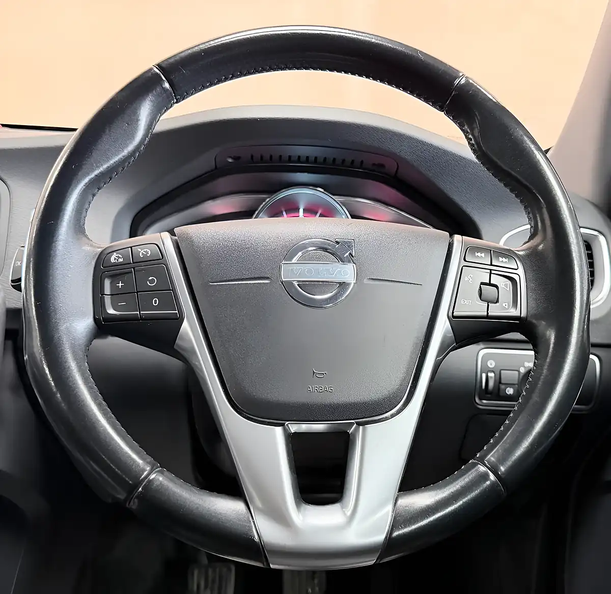 Used 2014 Volvo V60 Se Lux Nav Blue - Interior and Exterior details 8