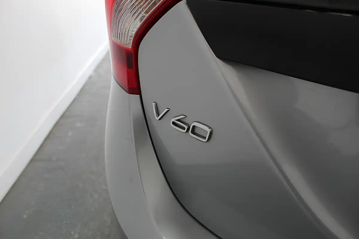 Used 2014 Volvo V60 Se Lux Nav Silver - Interior and Exterior details 12