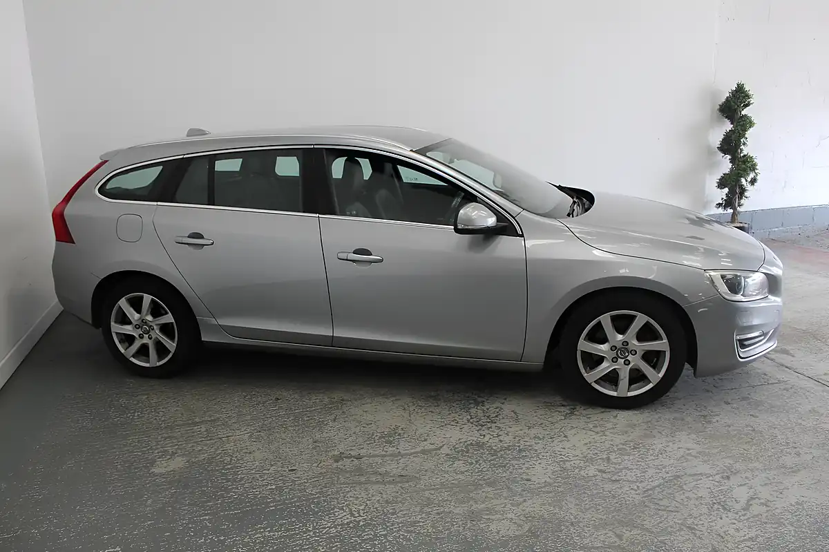 Used 2014 Volvo V60 Se Lux Nav Silver - Interior and Exterior details 3