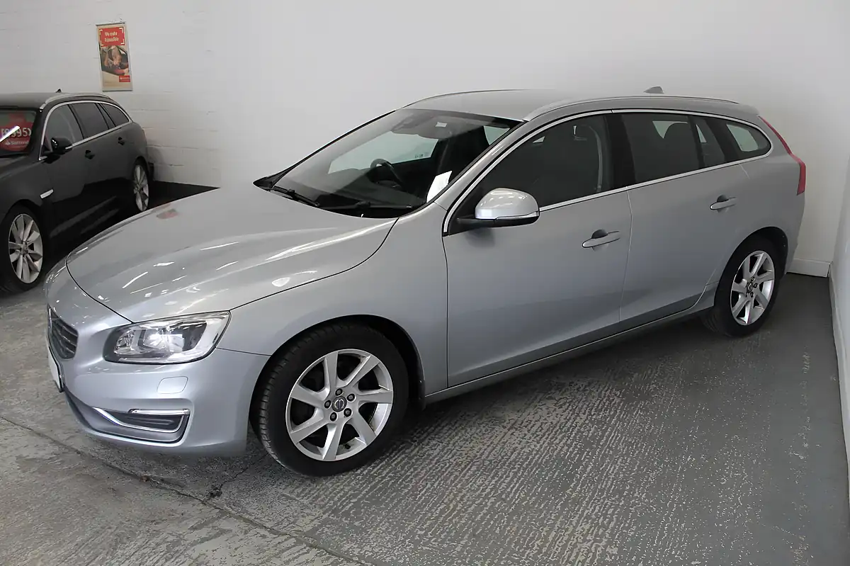 Used 2014 Volvo V60 Se Lux Nav Silver - Interior and Exterior details 4