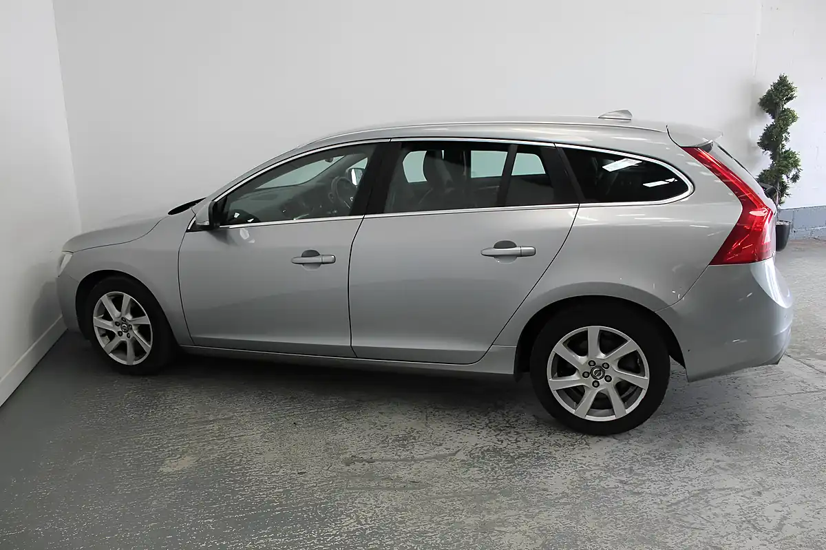 Used 2014 Volvo V60 Se Lux Nav Silver - Interior and Exterior details 7