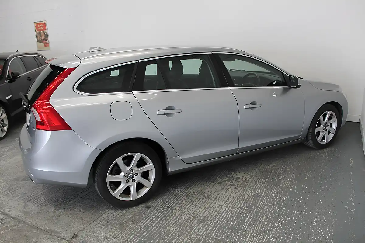 Used 2014 Volvo V60 Se Lux Nav Silver - Interior and Exterior details 8