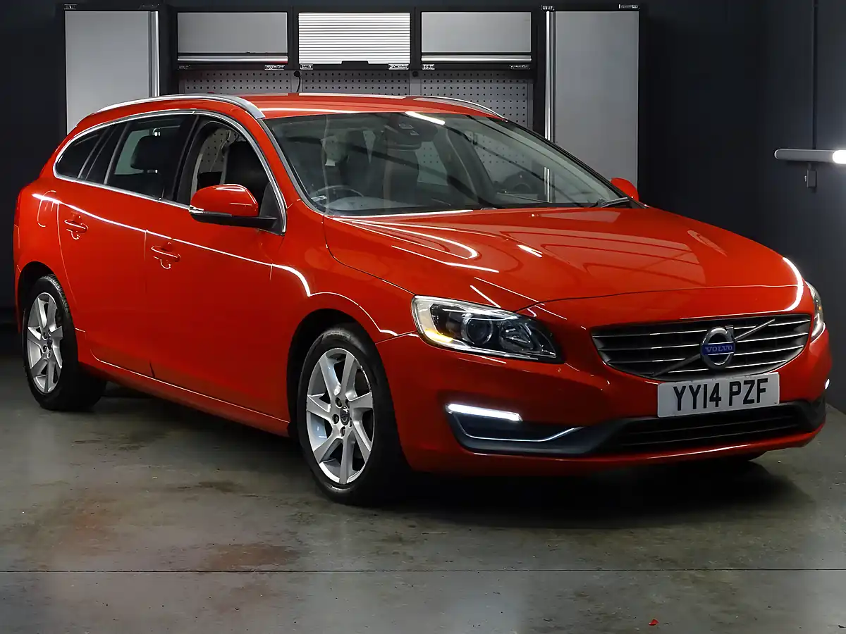 Used 2014 Volvo V60 Se Lux Red - Front View