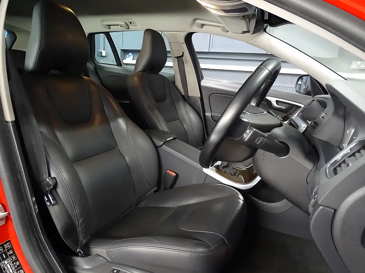 Used 2014 Volvo V60 Se Lux Red - Interior and Exterior details 17