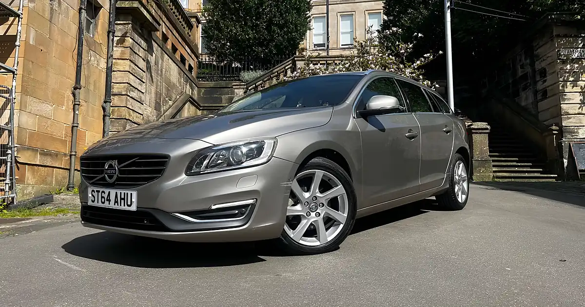Used 2014 Volvo V60 Se Luxury Nav Gold - Front View