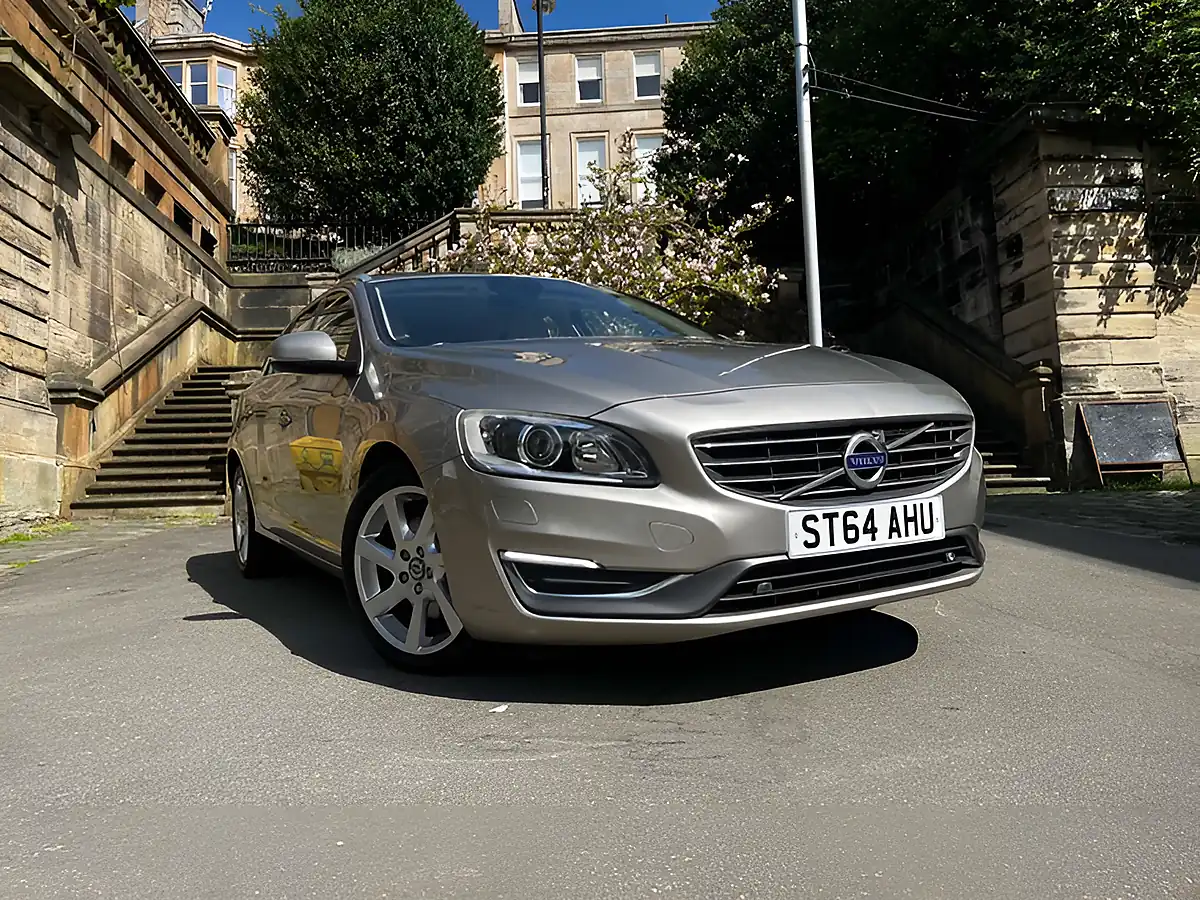 Used 2014 Volvo V60 Se Luxury Nav Gold - Interior and Exterior details 10