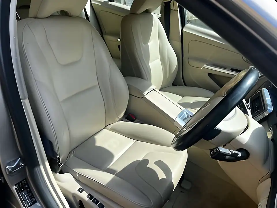 Used 2014 Volvo V60 Se Luxury Nav Gold - Interior and Exterior details 19