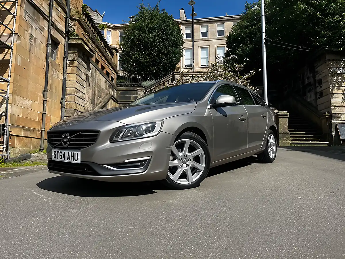 Used 2014 Volvo V60 Se Luxury Nav Gold - Interior and Exterior details 2