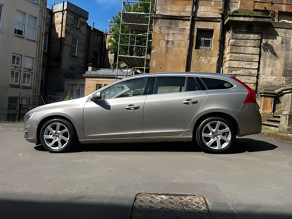 Used 2014 Volvo V60 Se Luxury Nav Gold - Interior and Exterior details 3