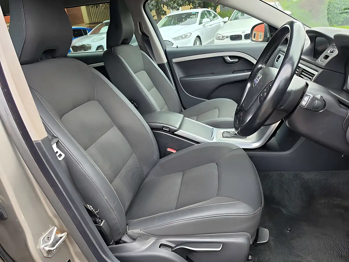 Used 2014 Volvo V70 Business Edition Gold - Interior and Exterior details 11