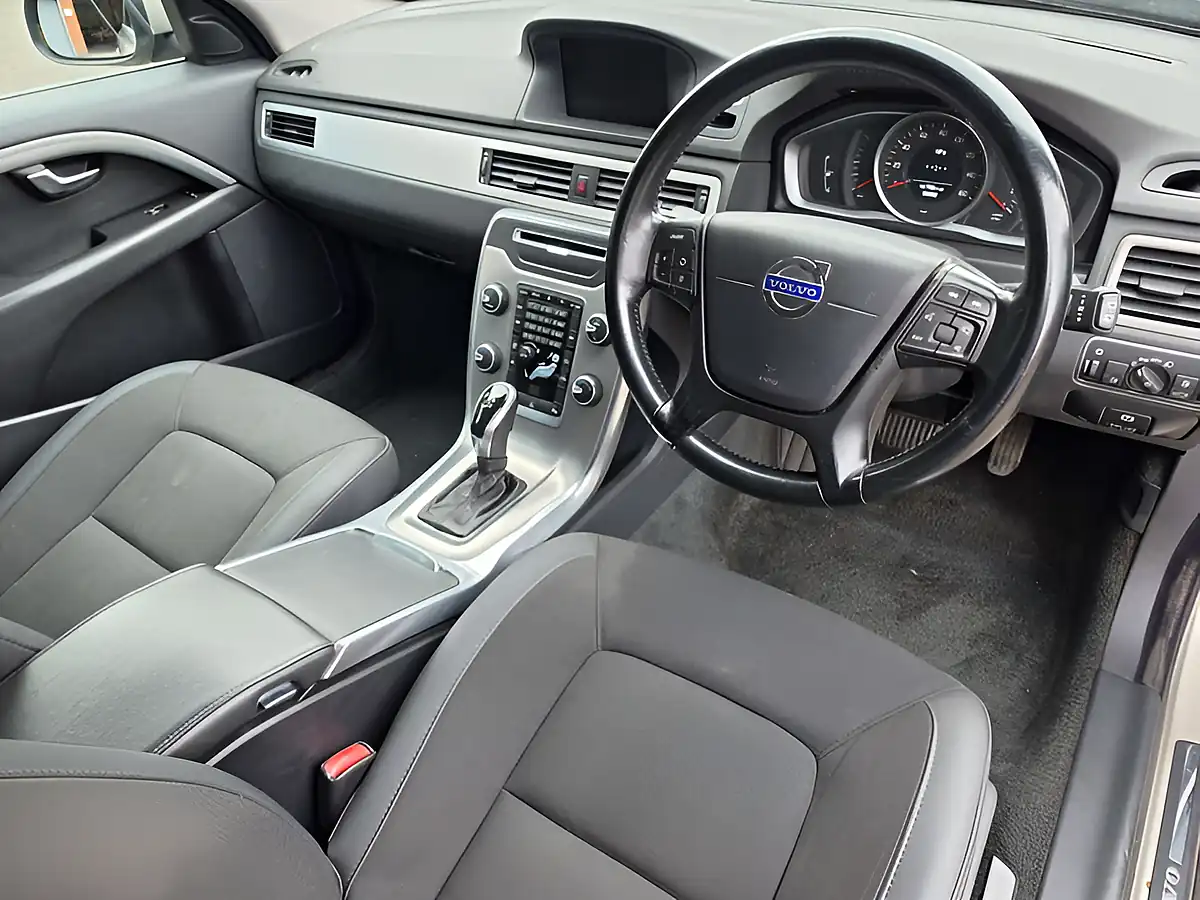 Used 2014 Volvo V70 Business Edition Gold - Interior and Exterior details 12