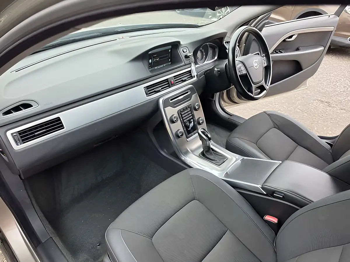 Used 2014 Volvo V70 Business Edition Gold - Interior and Exterior details 14