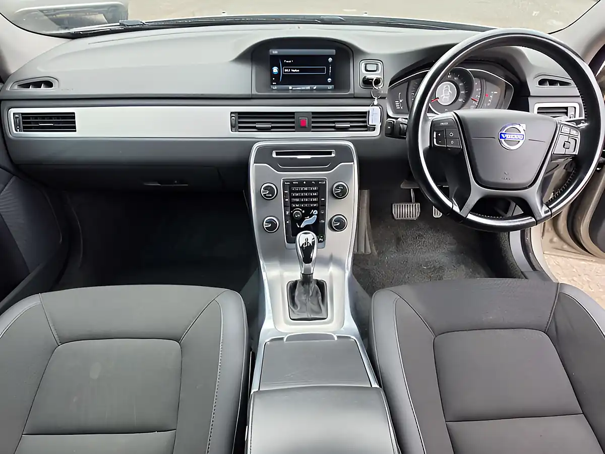 Used 2014 Volvo V70 Business Edition Gold - Interior and Exterior details 16
