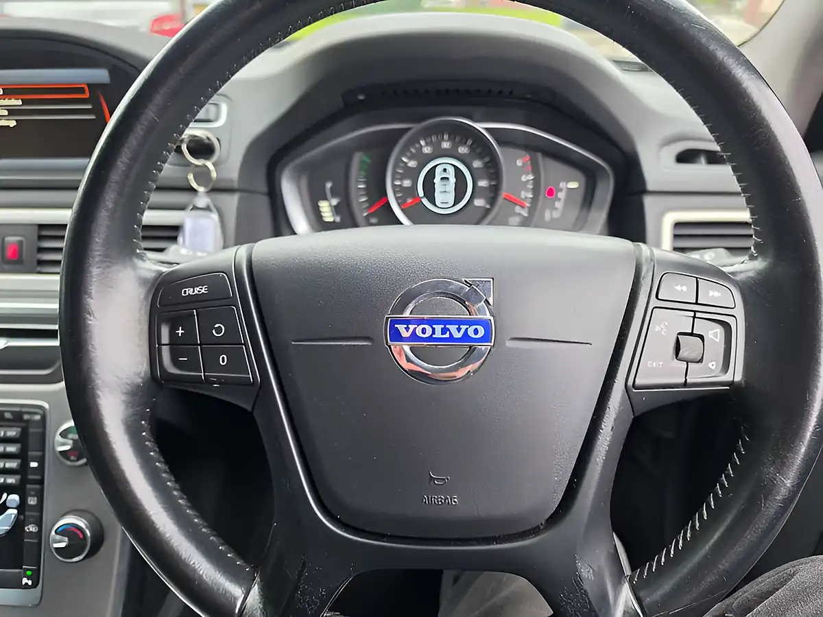 Used 2014 Volvo V70 Business Edition Gold - Interior and Exterior details 19