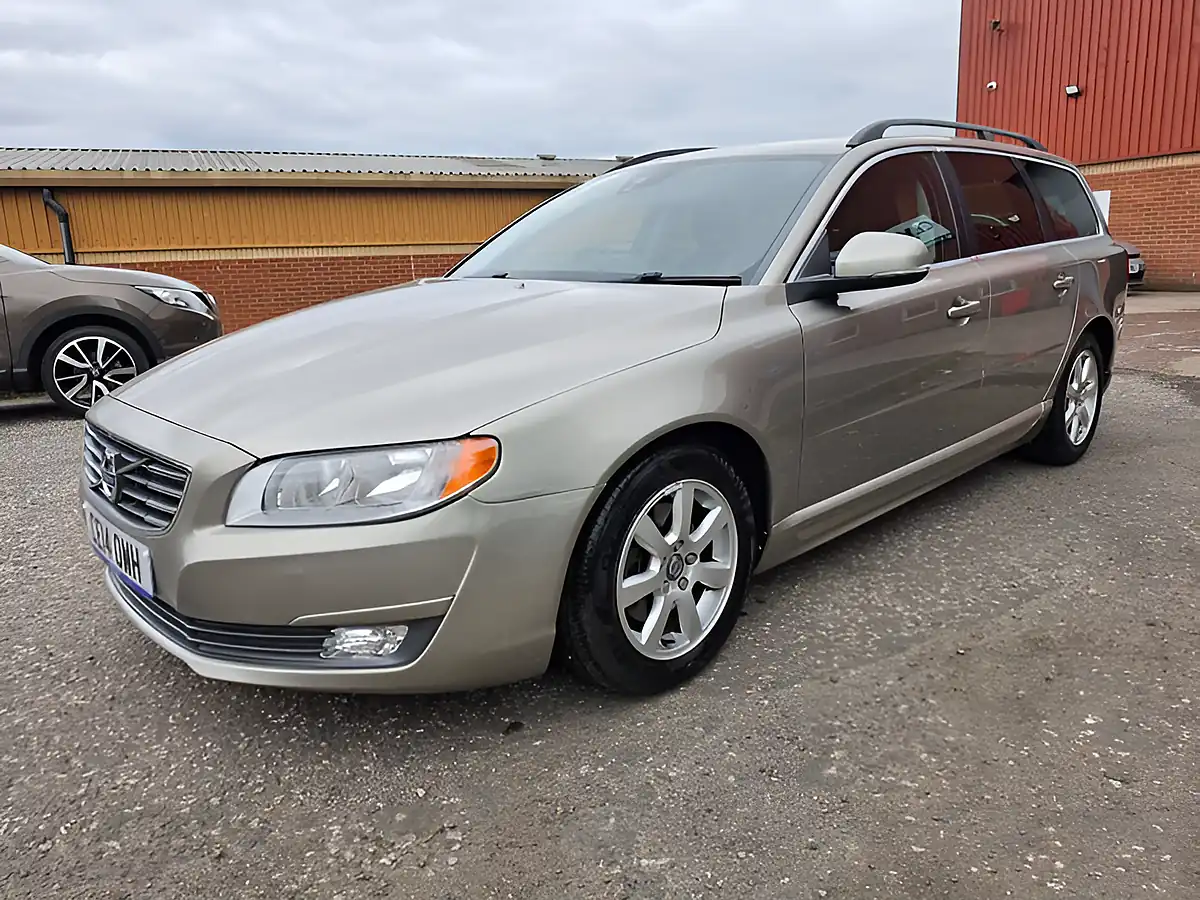Used 2014 Volvo V70 Business Edition Gold - Interior and Exterior details 3