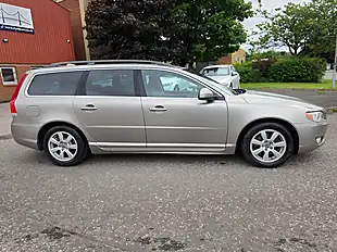Used 2014 Volvo V70 Business Edition Gold - Interior and Exterior details 4