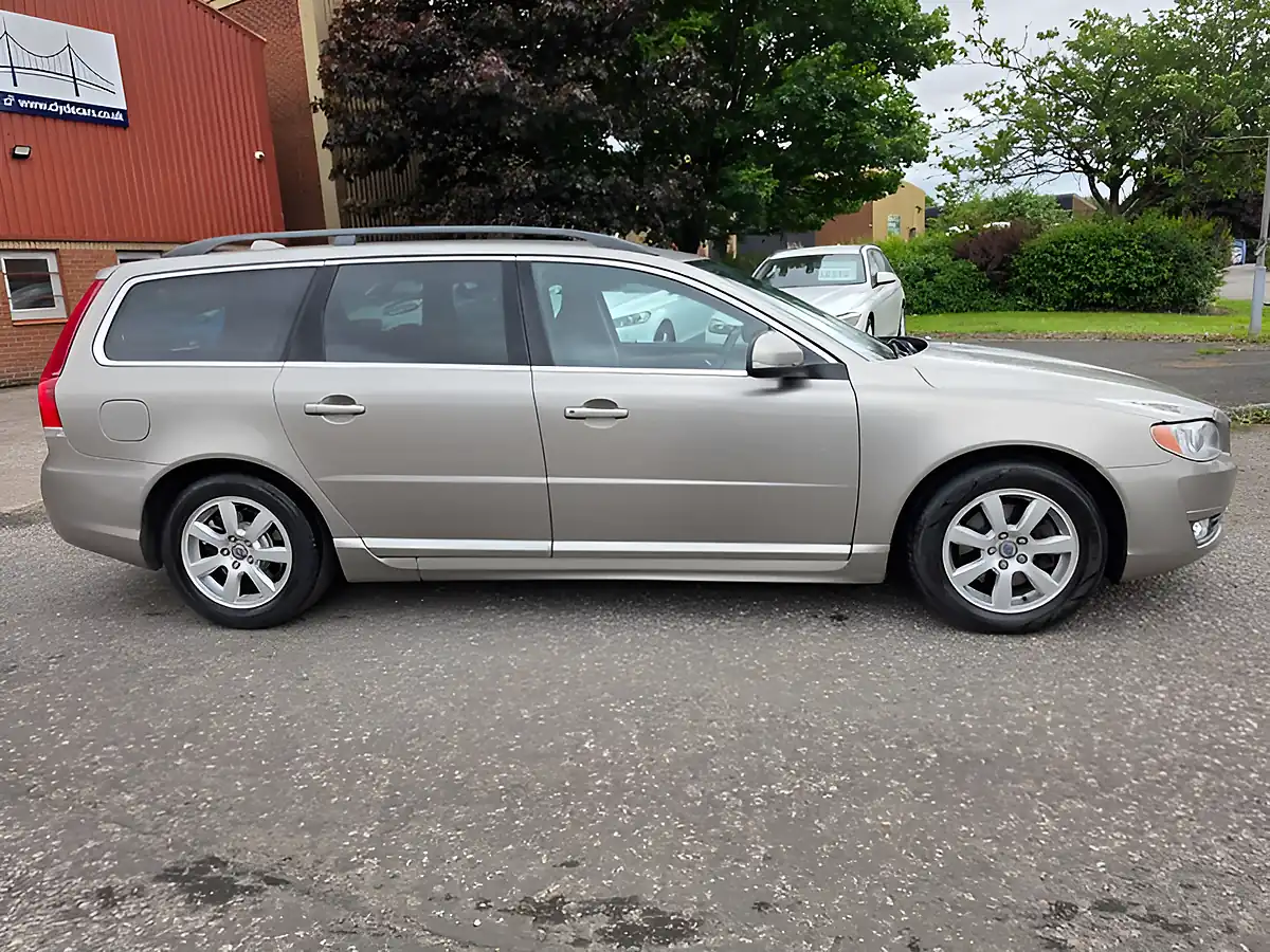 Used 2014 Volvo V70 Business Edition Gold - Interior and Exterior details 4