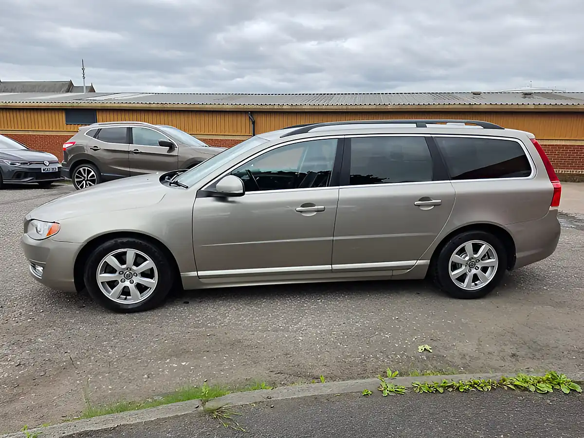 Used 2014 Volvo V70 Business Edition Gold - Interior and Exterior details 5