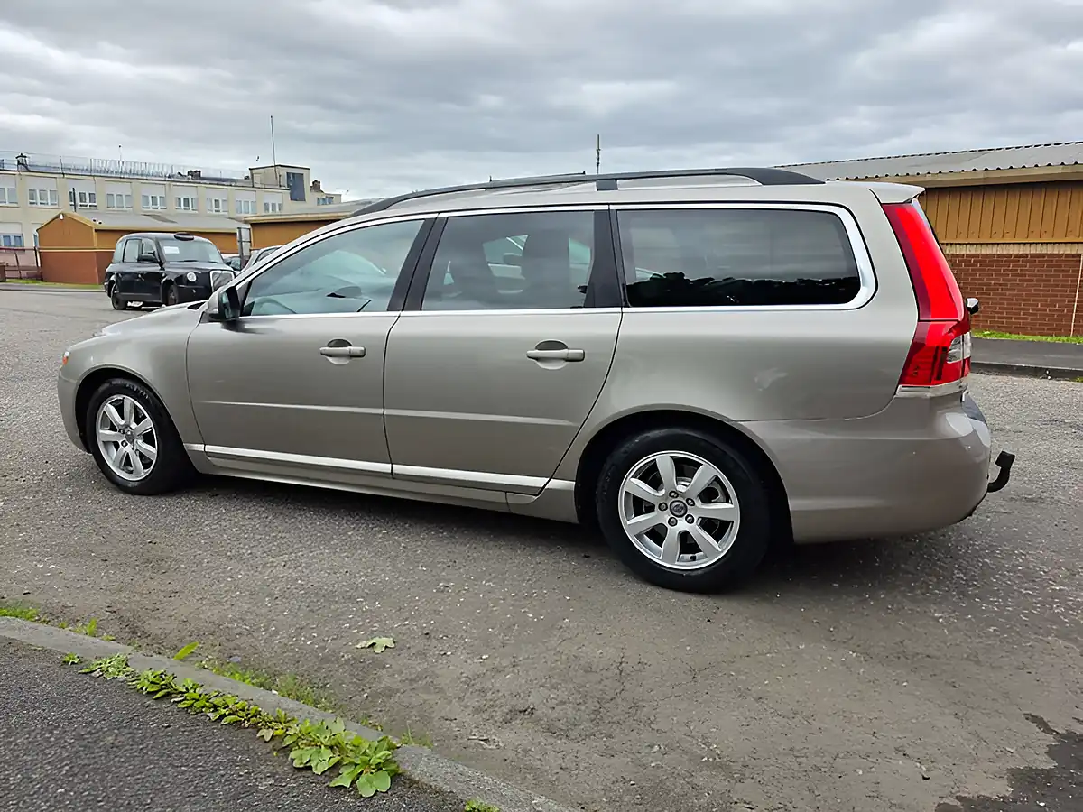 Used 2014 Volvo V70 Business Edition Gold - Interior and Exterior details 7