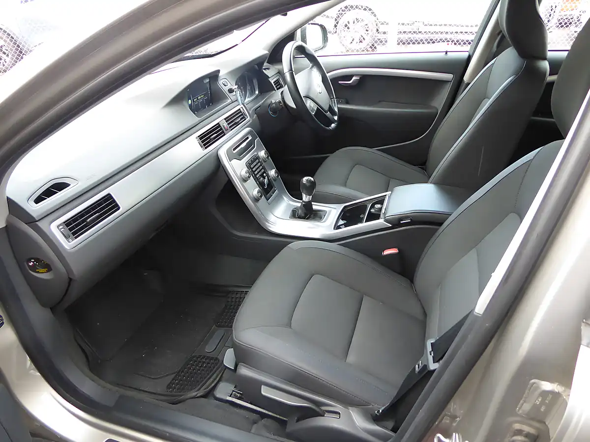 Used 2014 Volvo V70 Business Edition Gold - Interior and Exterior details 4
