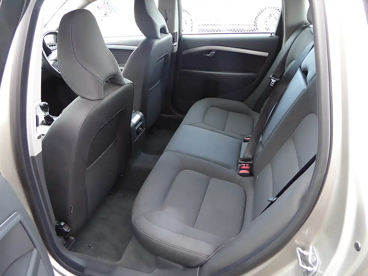 Used 2014 Volvo V70 Business Edition Gold - Interior and Exterior details 5