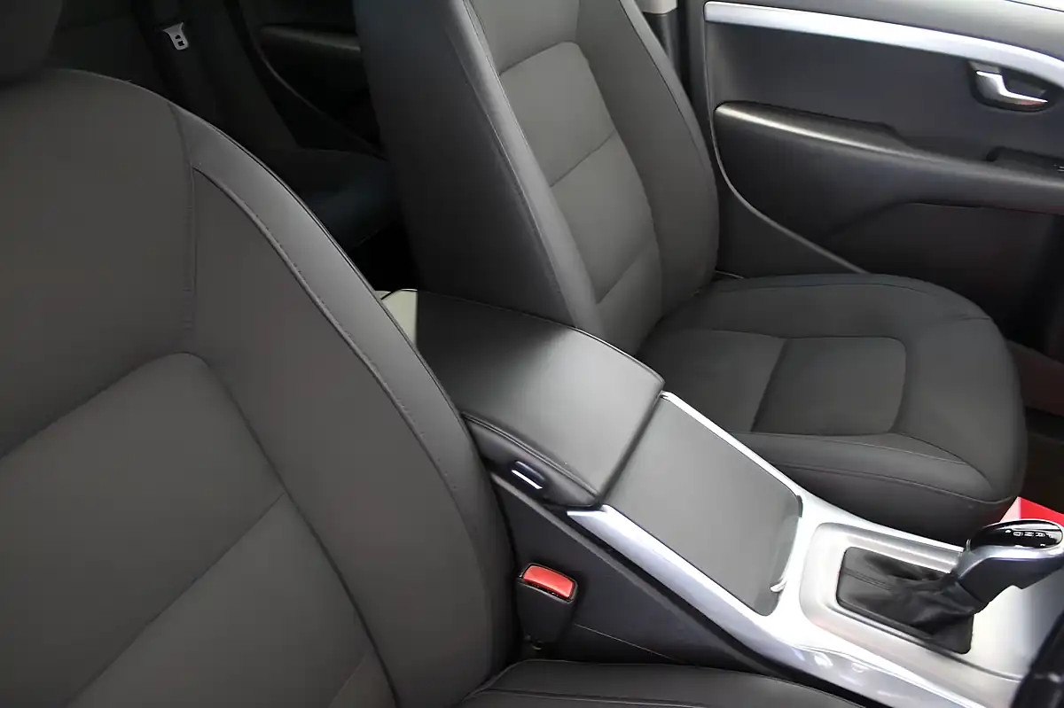 Used 2014 Volvo V70 Business Edition Grey - Interior and Exterior details 16