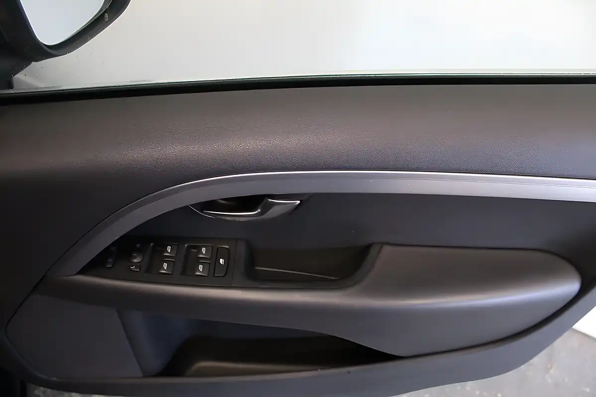 Used 2014 Volvo V70 Business Edition Grey - Interior and Exterior details 18