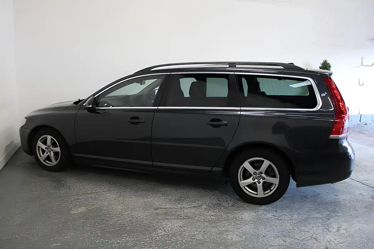 Used 2014 Volvo V70 Business Edition Grey - Interior and Exterior details 7
