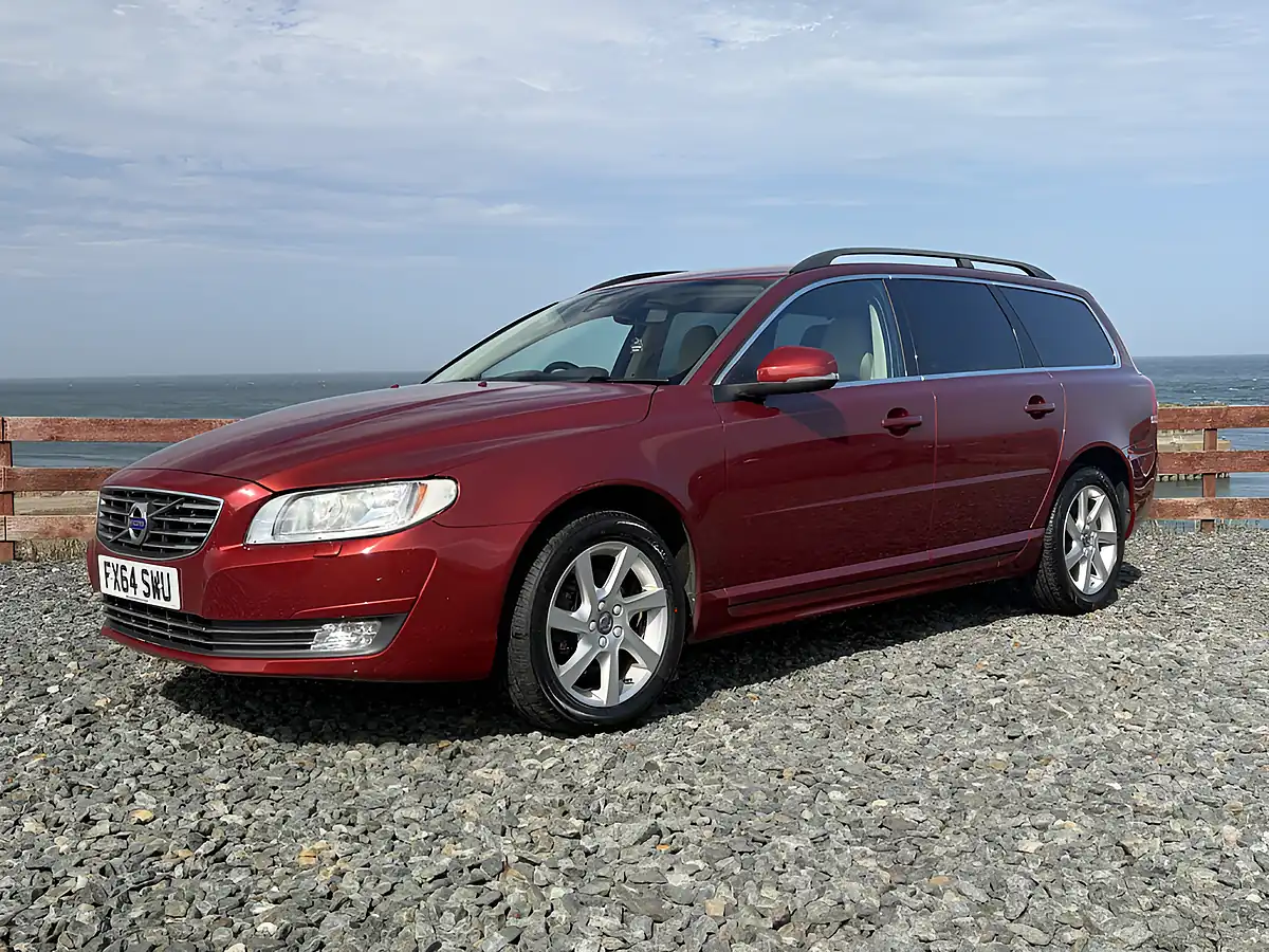 Used 2014 Volvo V70 Se Nav Red - Front View