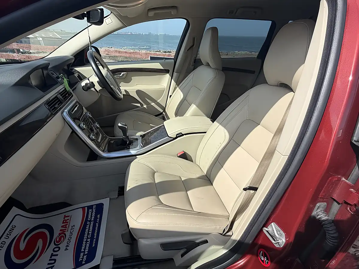 Used 2014 Volvo V70 Se Nav Red - Interior and Exterior details 13