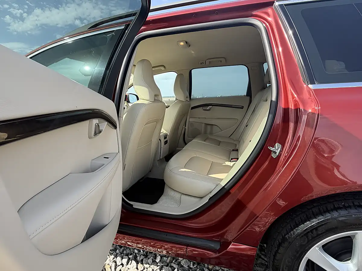 Used 2014 Volvo V70 Se Nav Red - Interior and Exterior details 14