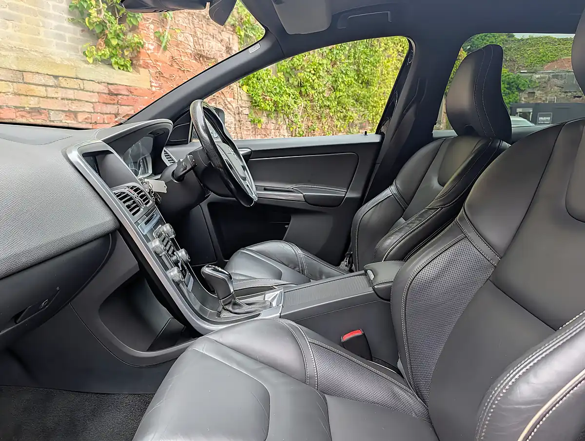 Used 2014 Volvo XC60 R-Design Lux Nav Black - Interior and Exterior details 17
