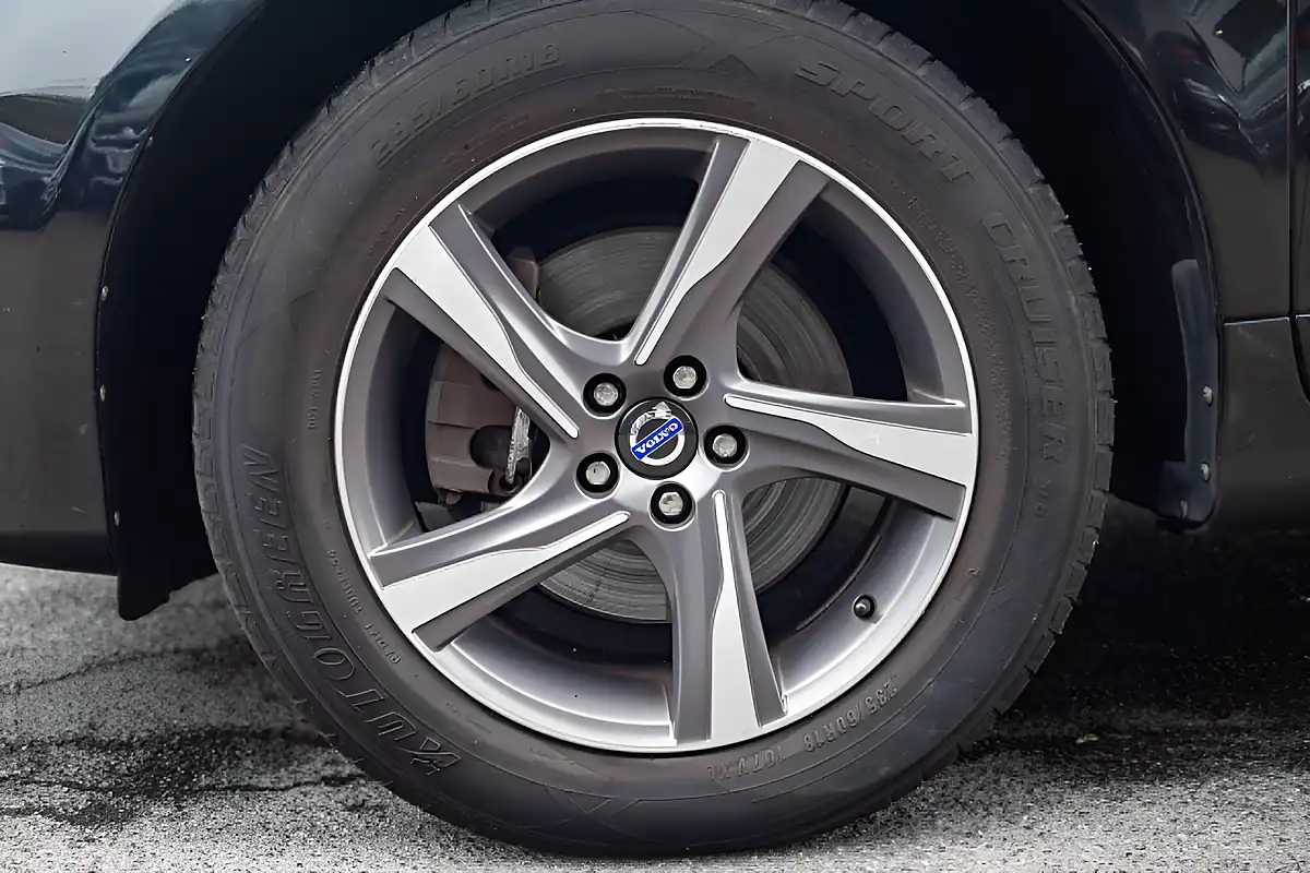Used 2014 Volvo XC60 R-Design Lux Nav Black Sapphire Metallic - Interior and Exterior details 10