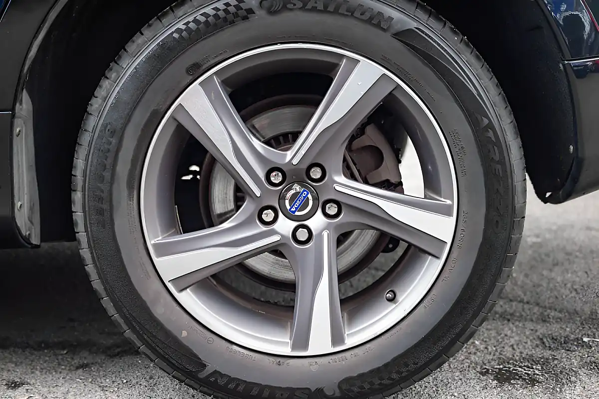 Used 2014 Volvo XC60 R-Design Lux Nav Black Sapphire Metallic - Interior and Exterior details 11
