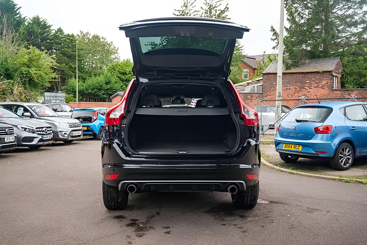 Used 2014 Volvo XC60 R-Design Lux Nav Black Sapphire Metallic - Interior and Exterior details 13