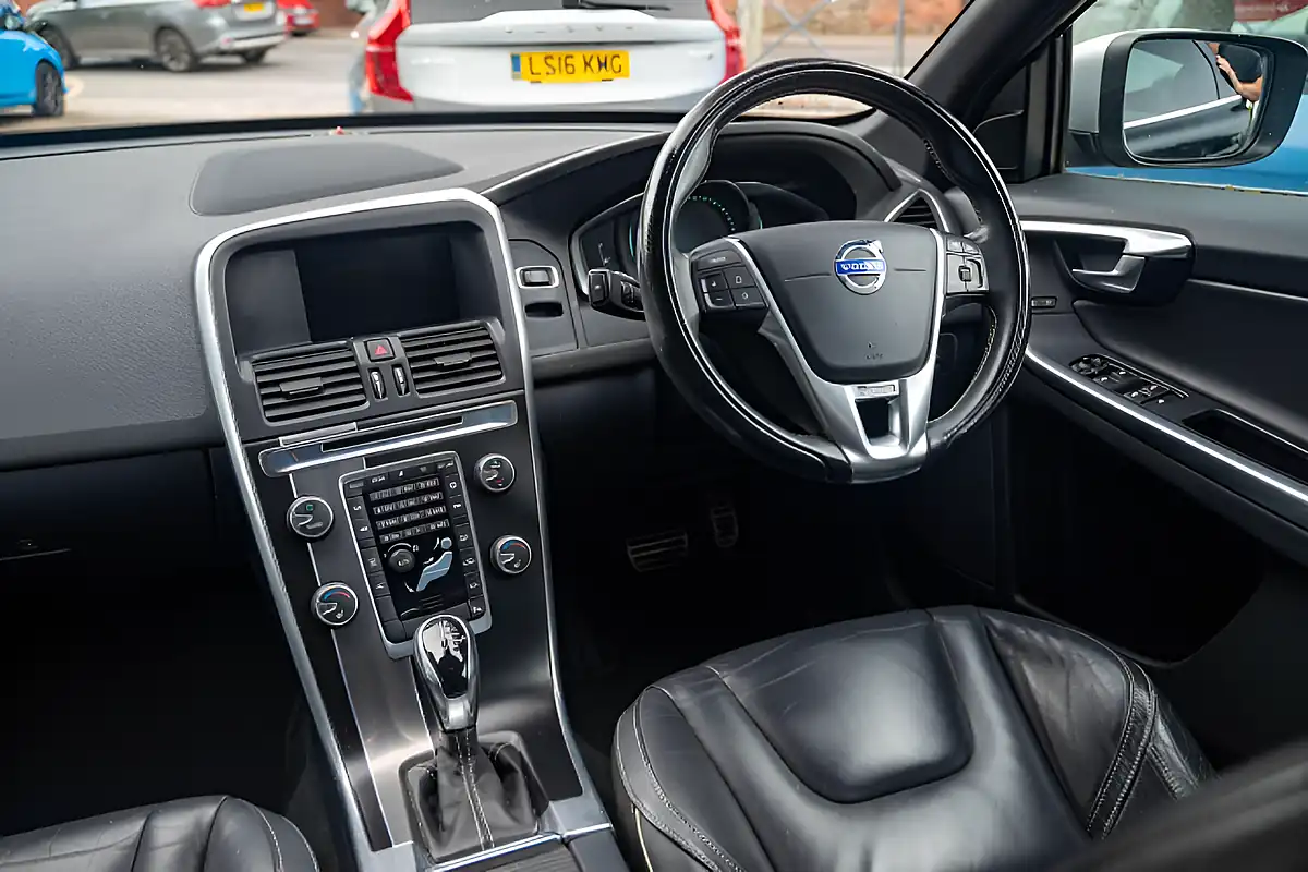 Used 2014 Volvo XC60 R-Design Lux Nav Black Sapphire Metallic - Interior and Exterior details 16