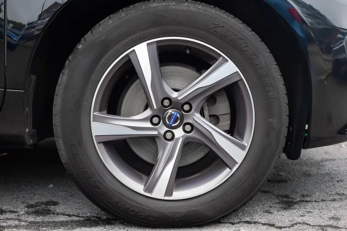 Used 2014 Volvo XC60 R-Design Lux Nav Black Sapphire Metallic - Interior and Exterior details 9