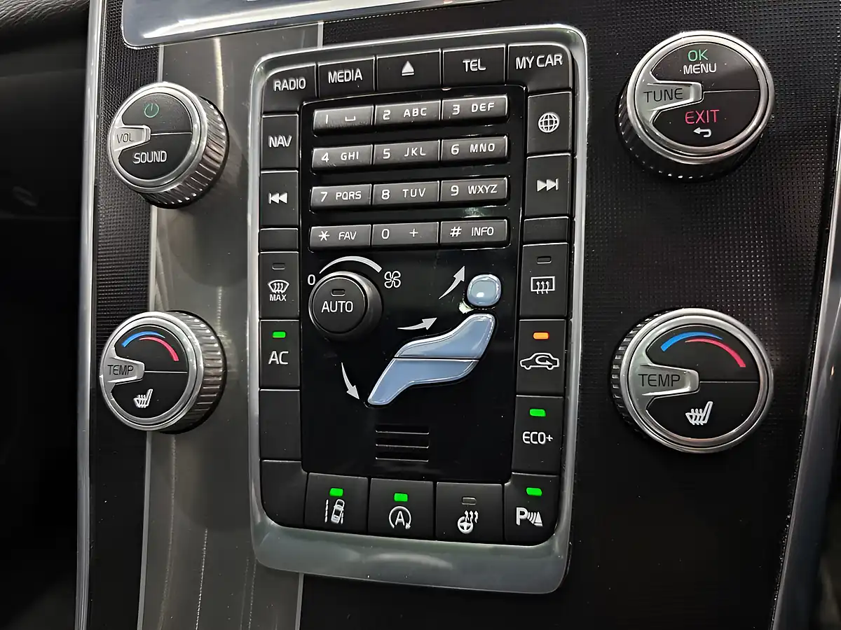 Used 2014 Volvo XC60 R-Design Lux Nav White - Interior and Exterior details 12