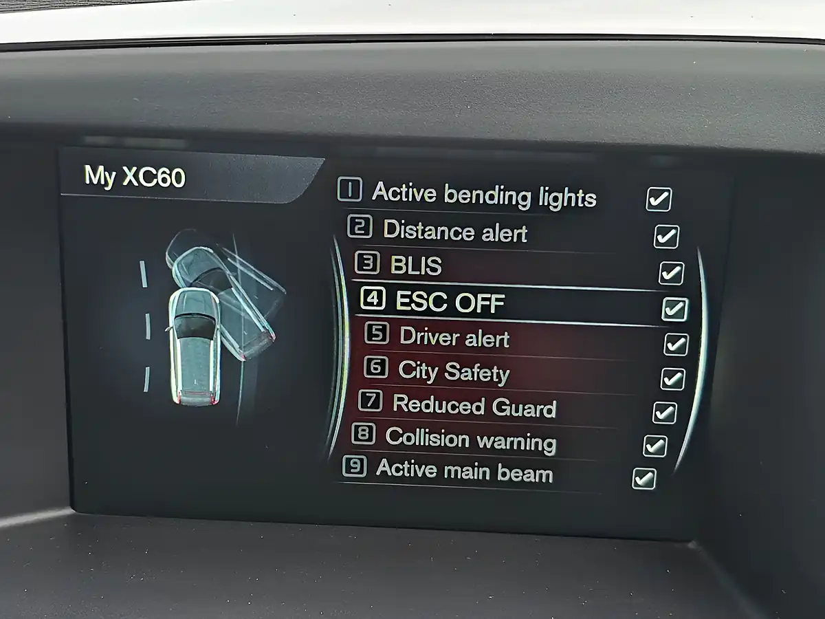 Used 2014 Volvo XC60 R-Design Lux Nav White - Interior and Exterior details 14