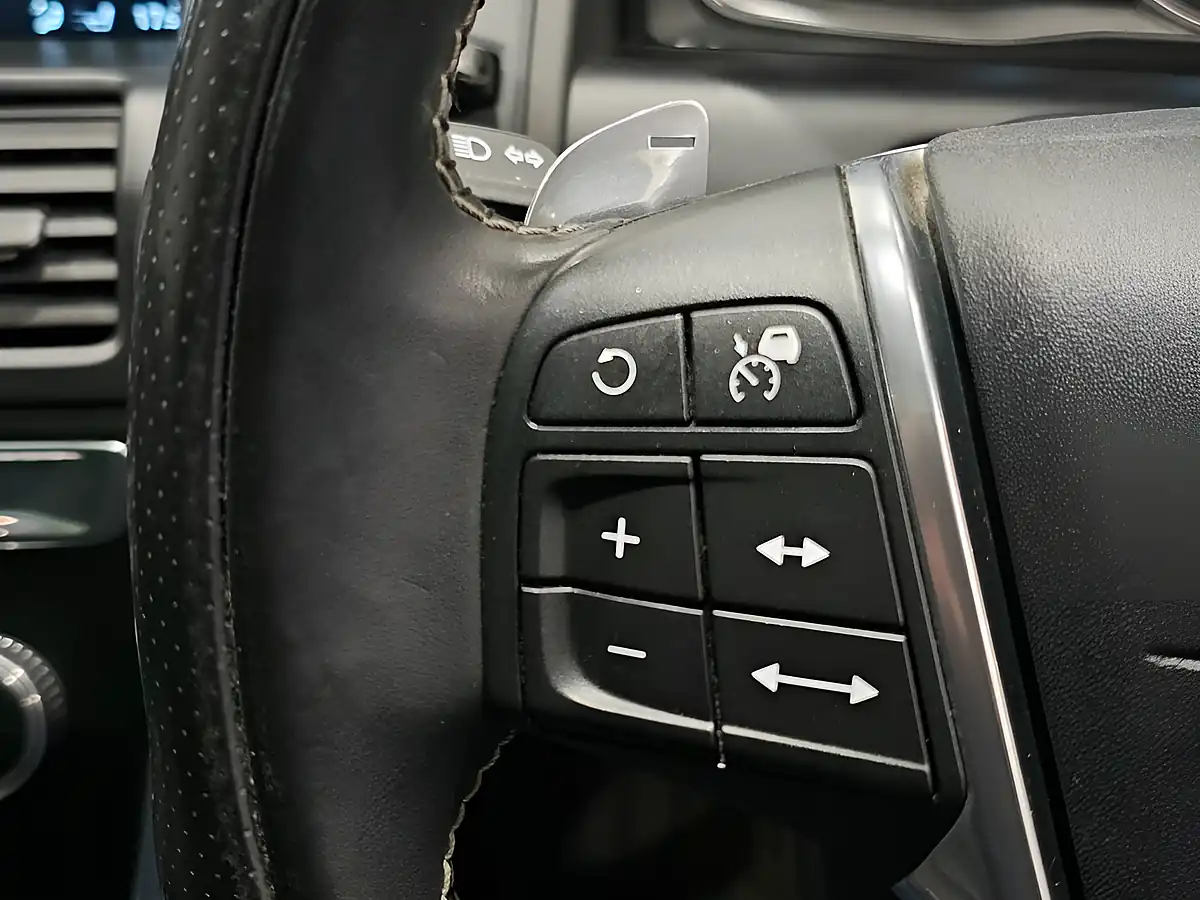 Used 2014 Volvo XC60 R-Design Lux Nav White - Interior and Exterior details 17