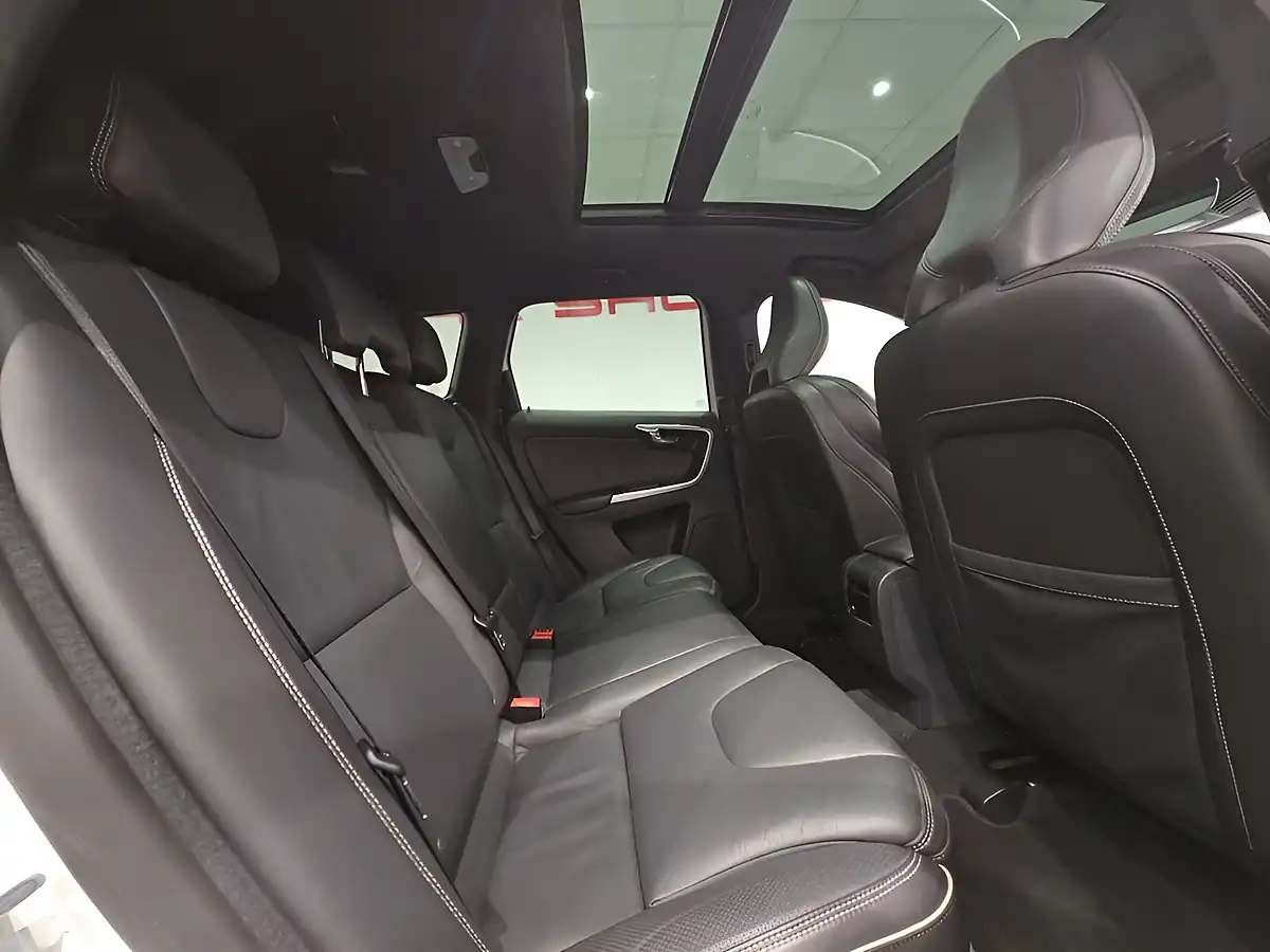 Used 2014 Volvo XC60 R-Design Lux Nav White - Interior and Exterior details 4