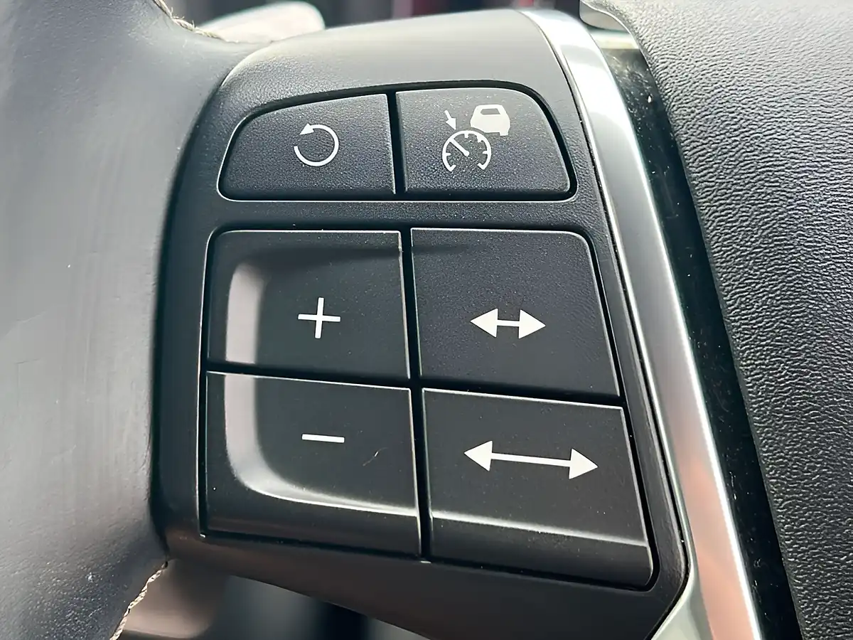 Used 2014 Volvo XC60 R-Design Luxury Nav Ice White - Interior and Exterior details 14