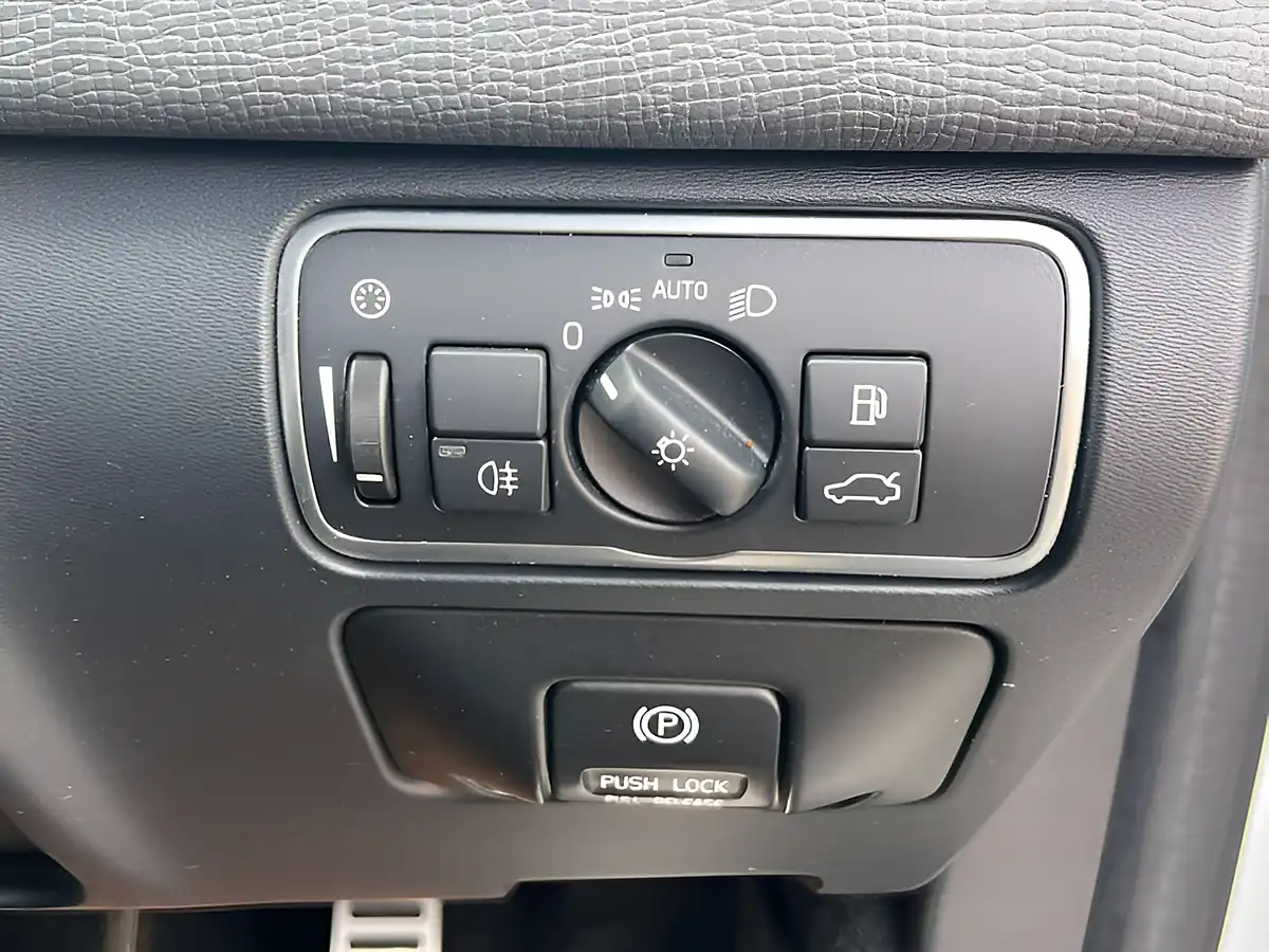 Used 2014 Volvo XC60 R-Design Luxury Nav Ice White - Interior and Exterior details 16