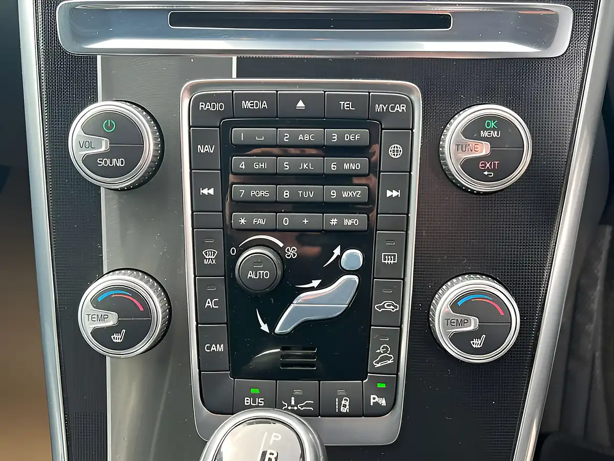Used 2014 Volvo XC60 R-Design Luxury Nav Ice White - Interior and Exterior details 9