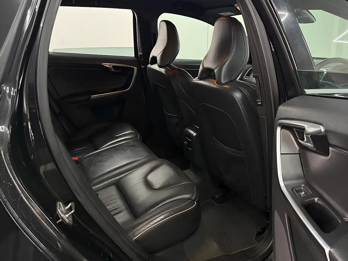 Used 2014 Volvo XC60 R-Design Nav Black Sapphire - Interior and Exterior details 10
