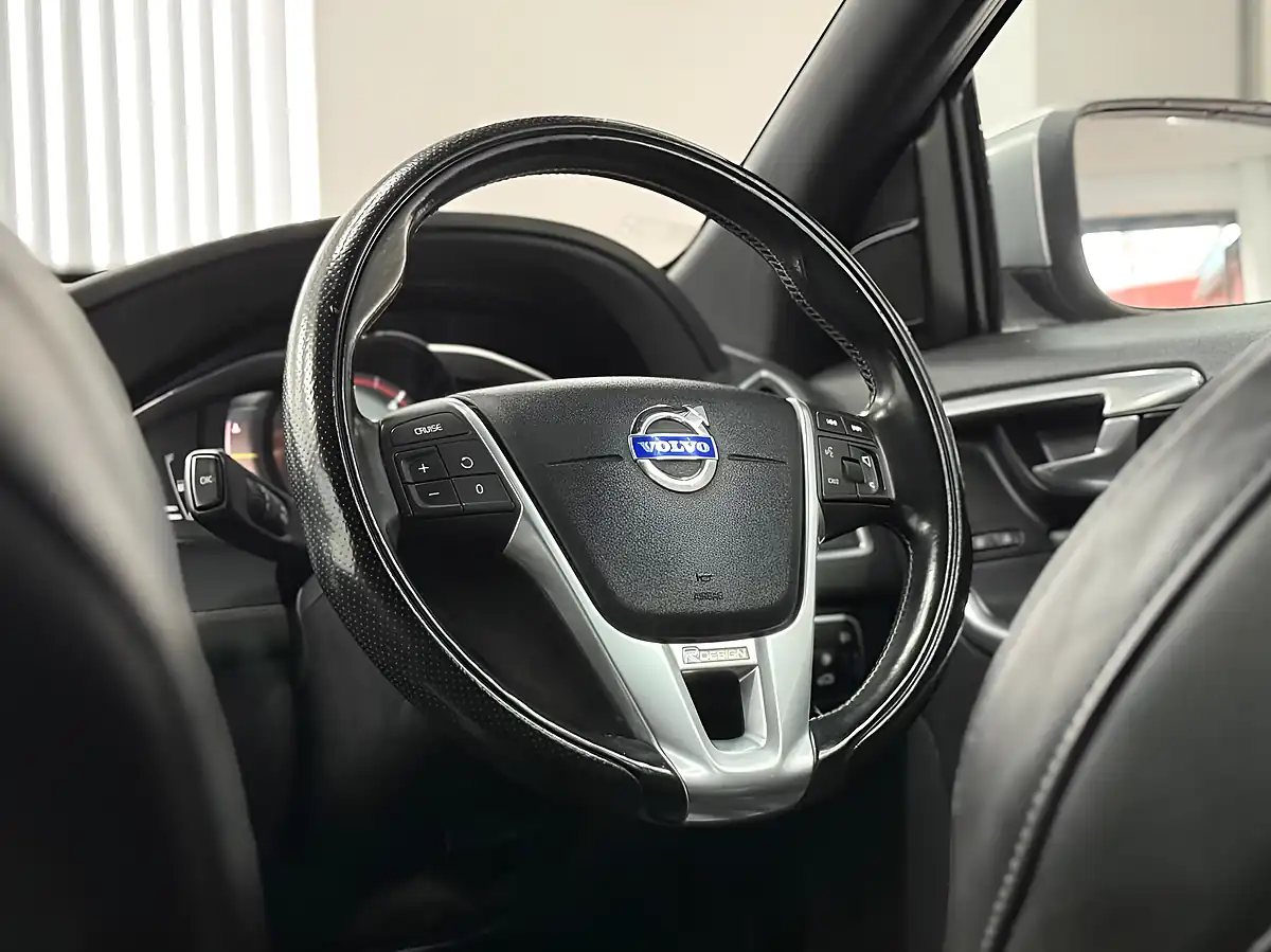 Used 2014 Volvo XC60 R-Design Nav Black Sapphire - Interior and Exterior details 14