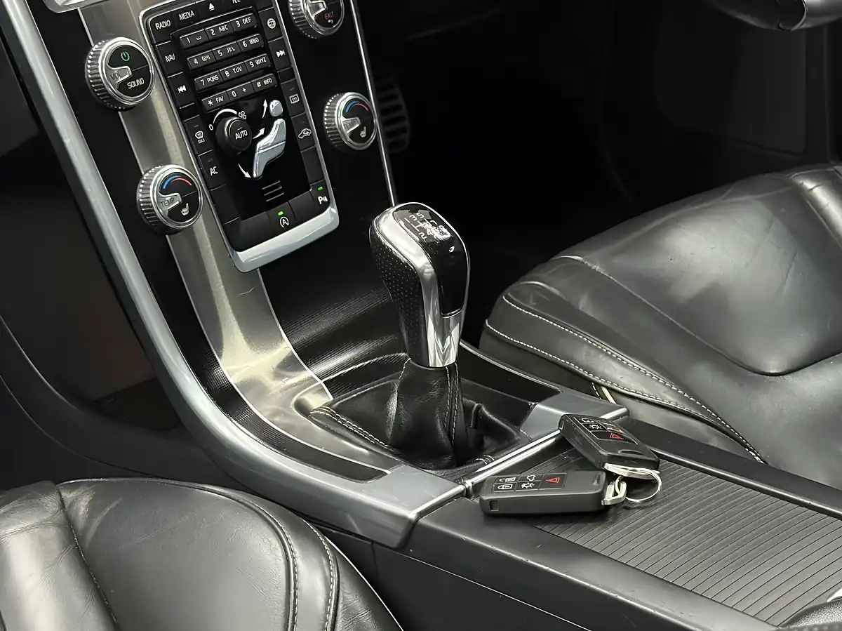 Used 2014 Volvo XC60 R-Design Nav Black Sapphire - Interior and Exterior details 15